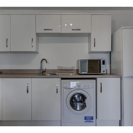 Large, Spacious And Modern Apt For 4 In マンチェスター エクステリア 写真