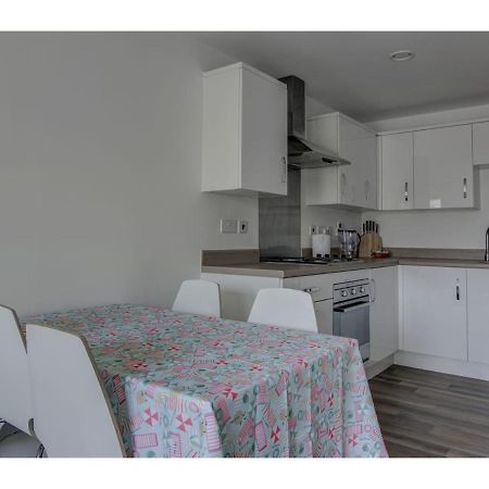 Large, Spacious And Modern Apt For 4 In マンチェスター エクステリア 写真