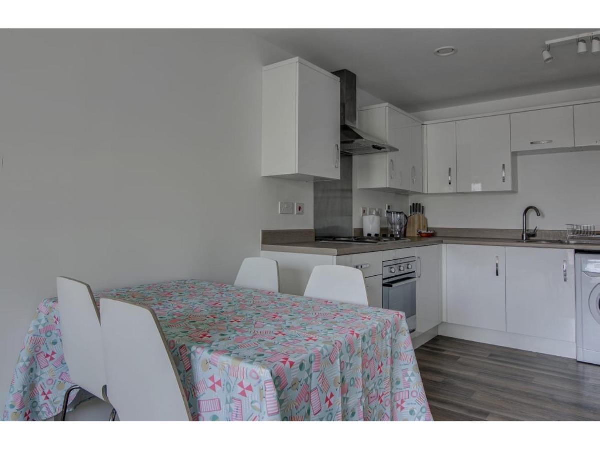 Large, Spacious And Modern Apt For 4 In マンチェスター エクステリア 写真