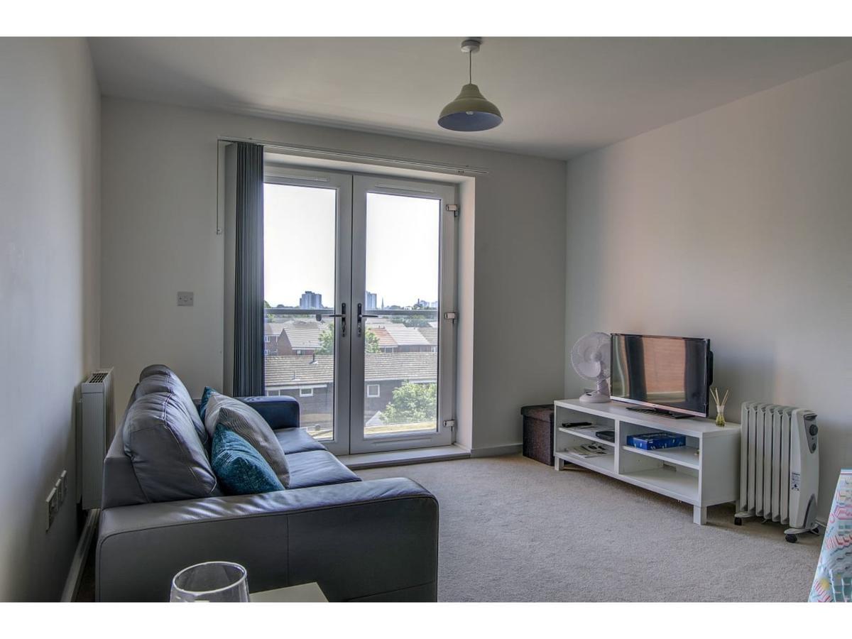 Large, Spacious And Modern Apt For 4 In マンチェスター エクステリア 写真